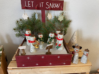 hand made ceramic snowmen choir on red mirror display